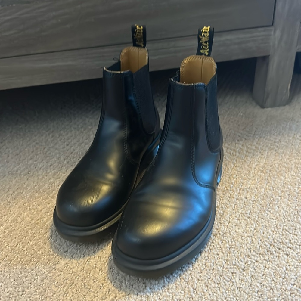 DR. MARTENS Women’s Smooth Leather Chelsea Boots